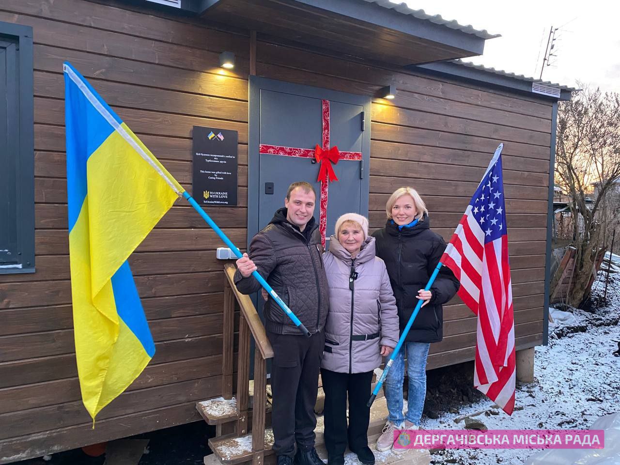 Под Харьковом американцы устанавливают модульные дома для потерявших жилье украинцев.