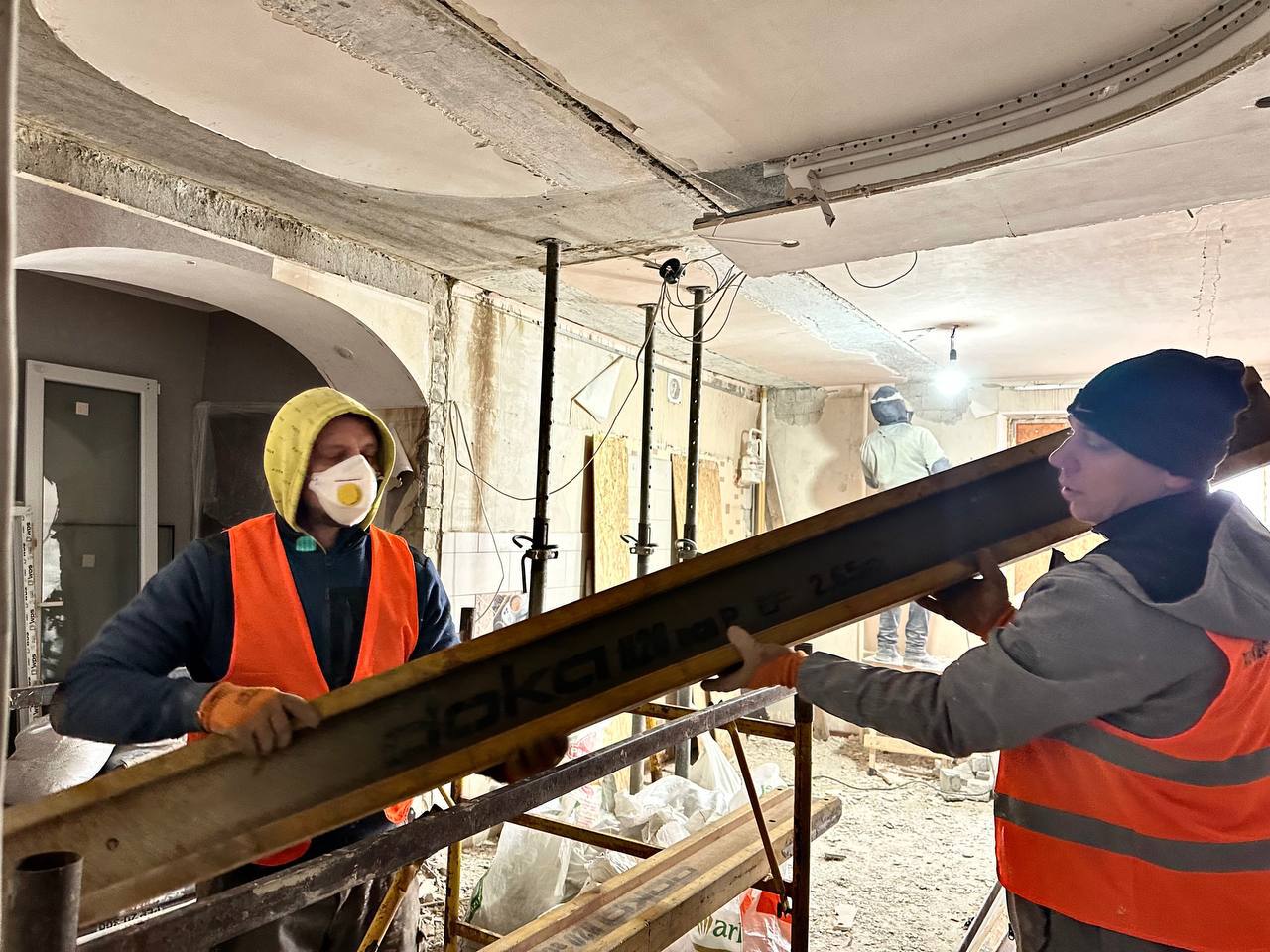 Как выглядит восстановленная после обстрелов многоэтажка на Северной Салтовке.