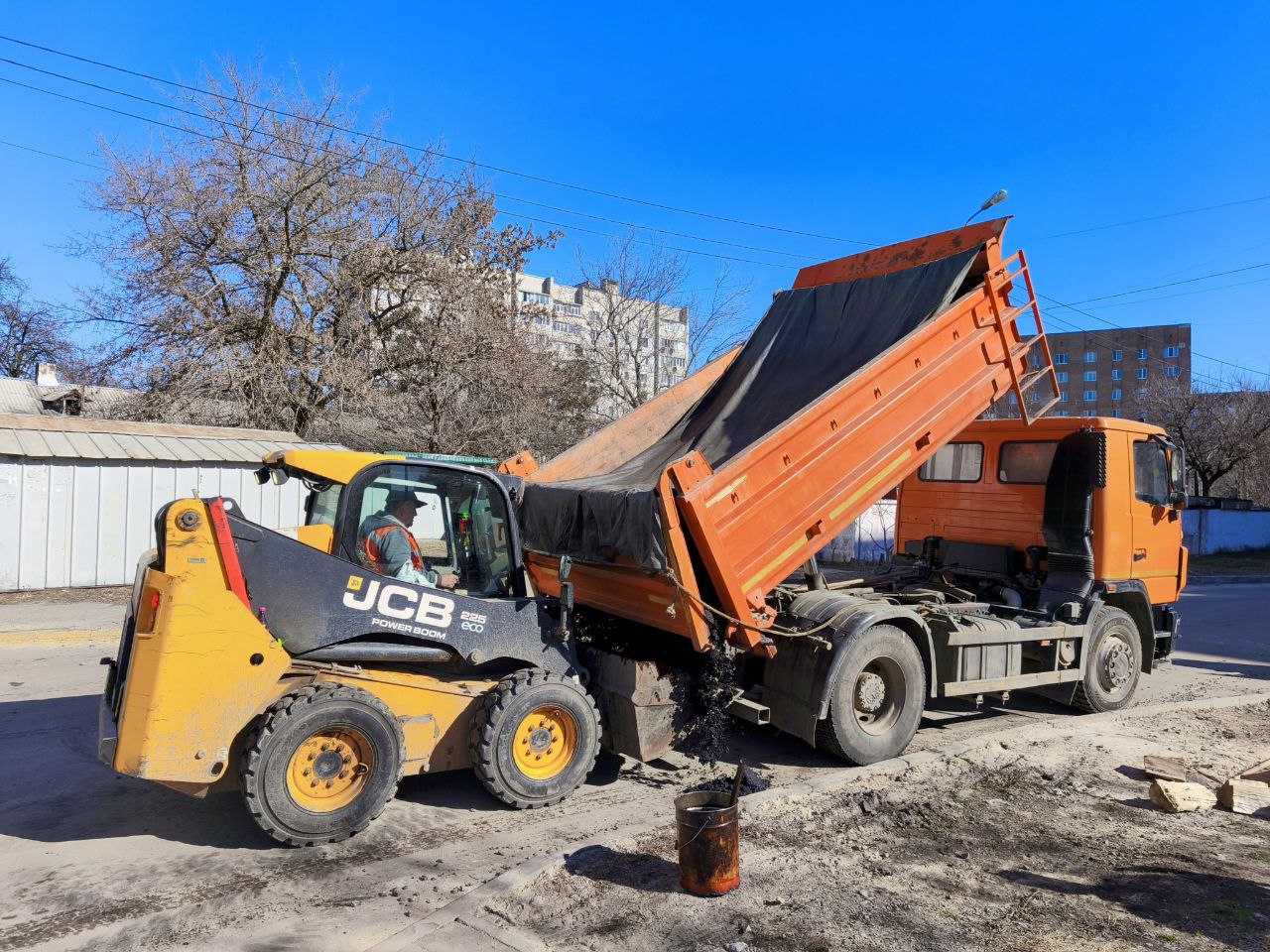 В Харькове приступили к ремонту дорог: с каких улиц начали.