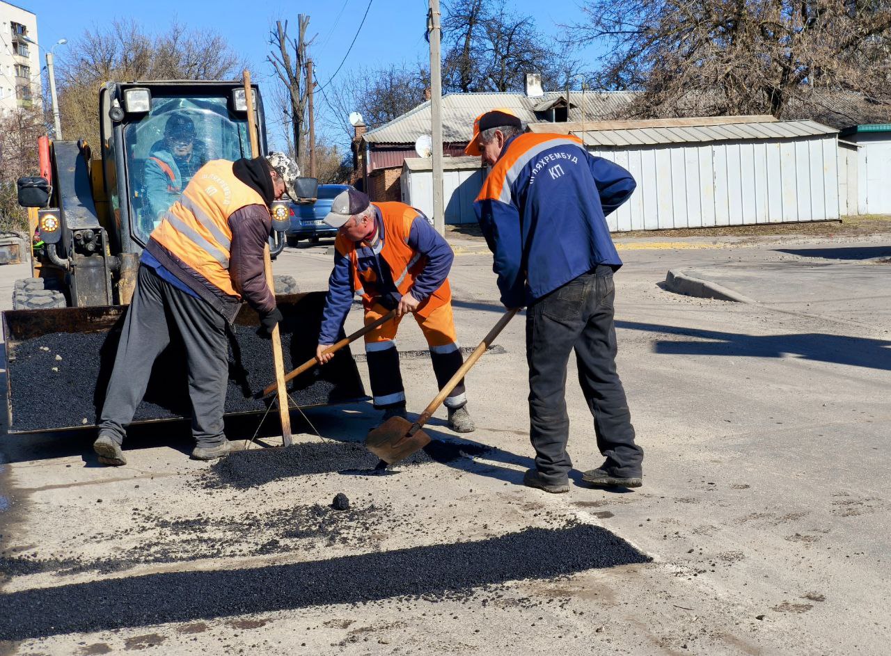 В Харькове приступили к ремонту дорог: с каких улиц начали.