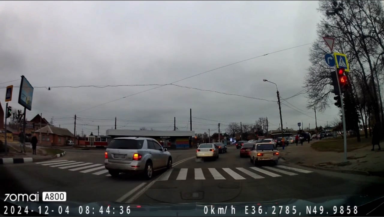 В Харькове патрульные благодаря соцсетям оштрафовали дерзких водителей Mazda и Range Rover.