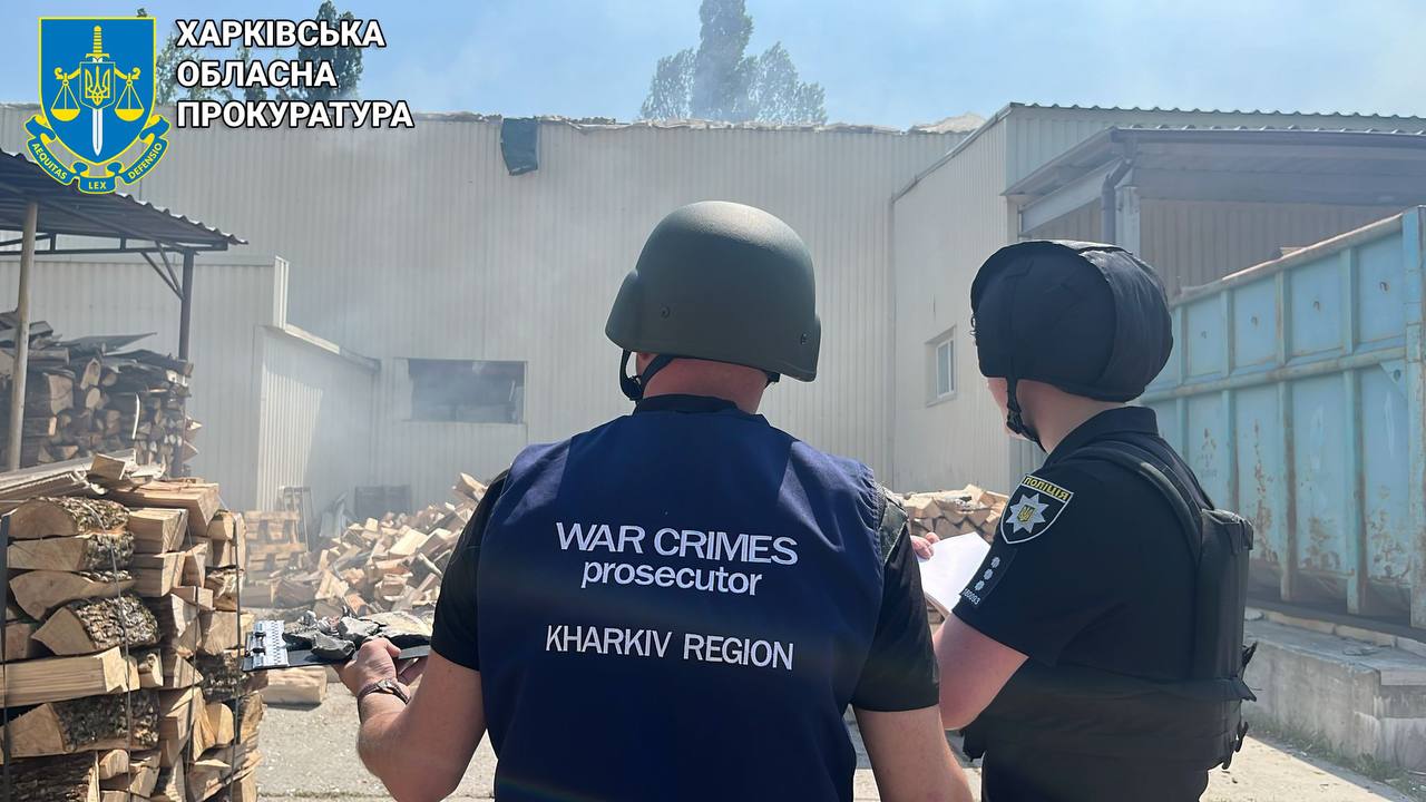 Внаслідок обстрілу друкарні у Харкові є загиблі та поранені.