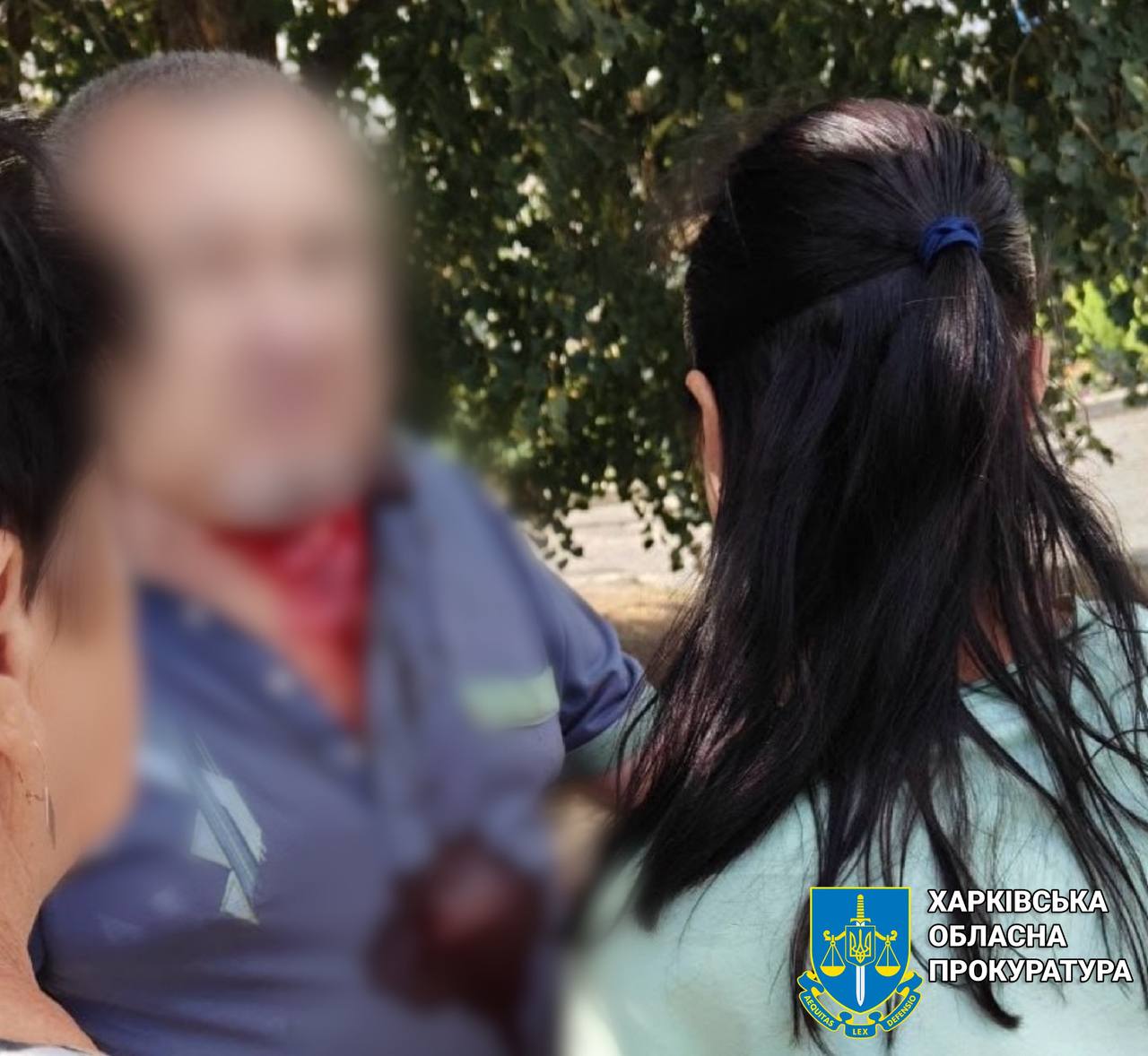 В центре Купянск российский дрон обстрелял автомобиль пенсионера.