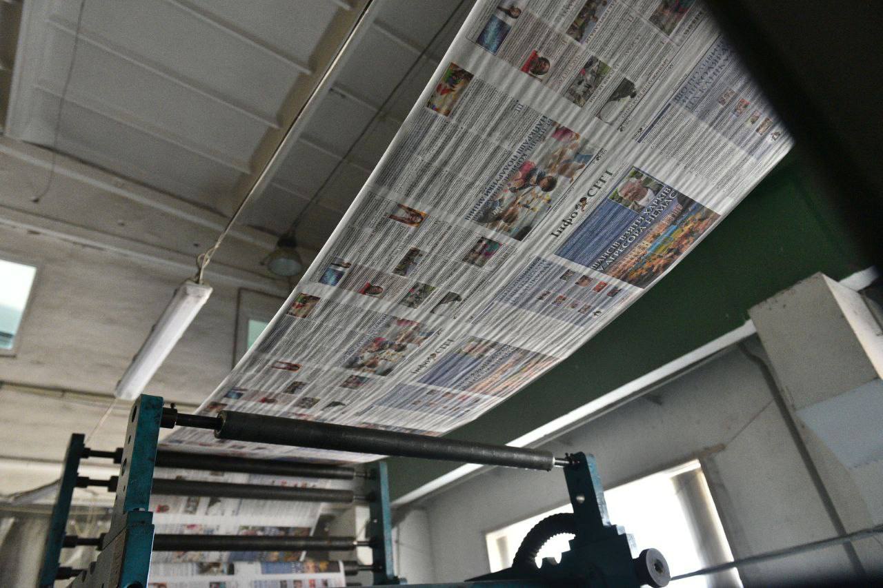 Внаслідок обстрілу друкарні у Харкові є загиблі та поранені.