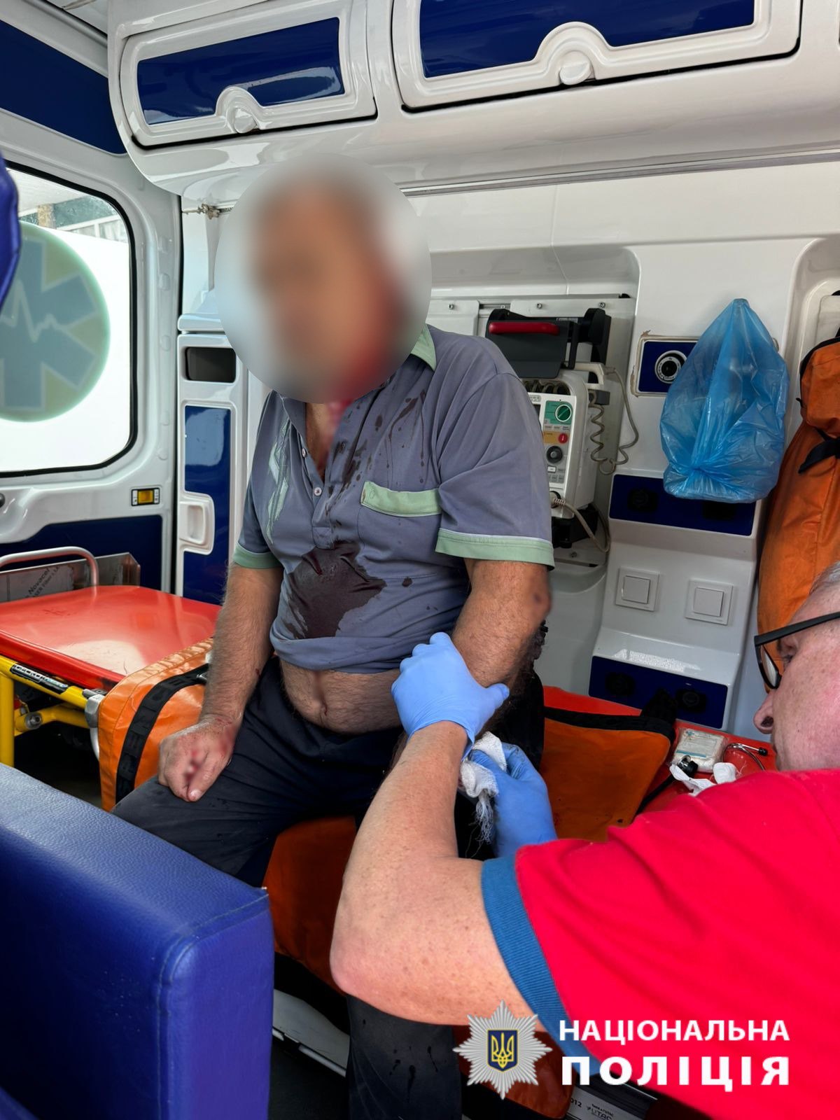 В центре Купянск российский дрон обстрелял автомобиль пенсионера.