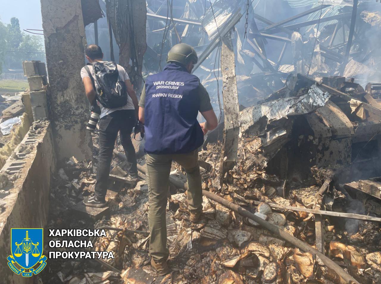 Внаслідок обстрілу друкарні у Харкові є загиблі та поранені.