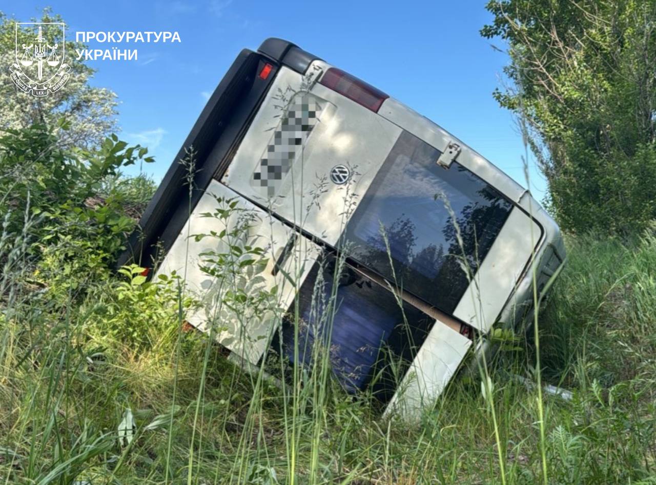 В Харьковской области перевернулся микроавтобус с детьми, которые ехали на экскурсию.