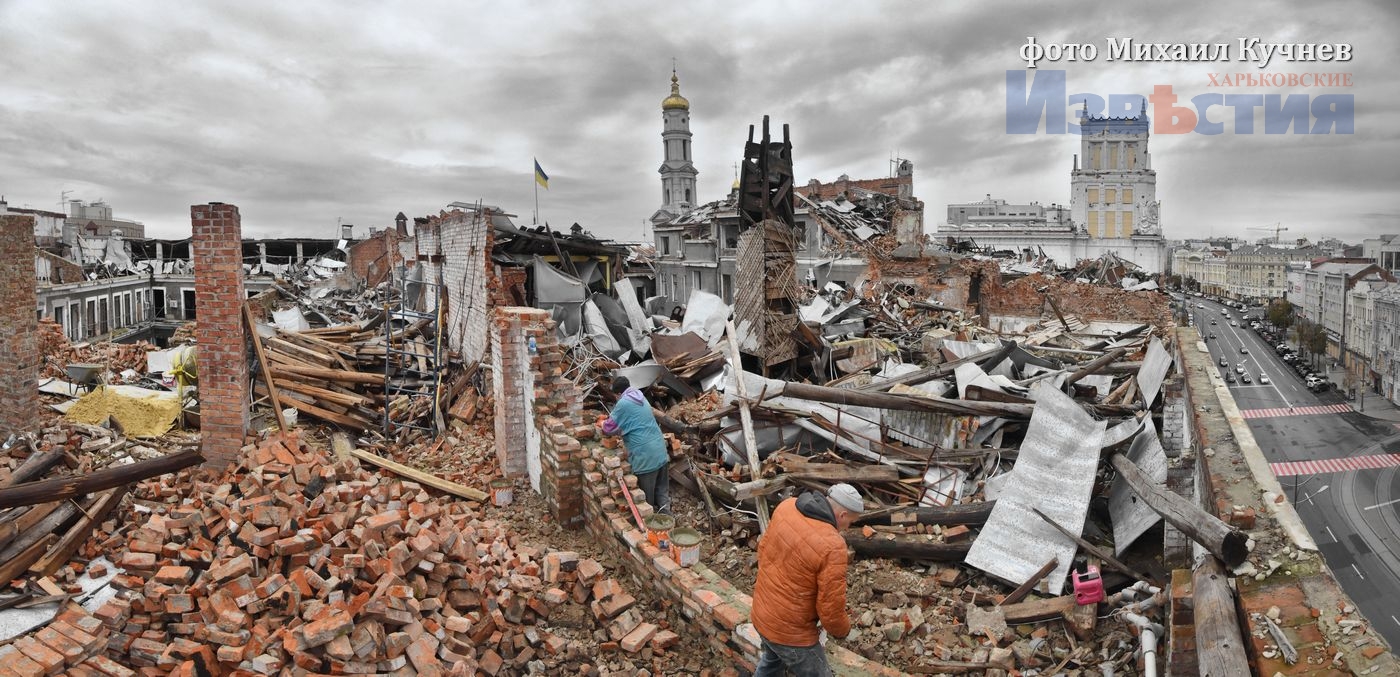 Как выглядит Дворец Труда в Харькове после российских обстрелов.