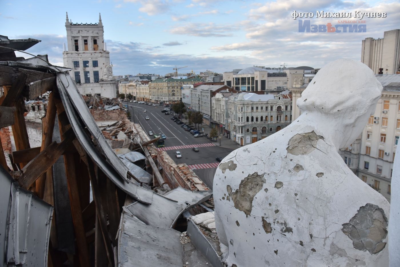 Как выглядит Дворец Труда в Харькове после российских обстрелов.