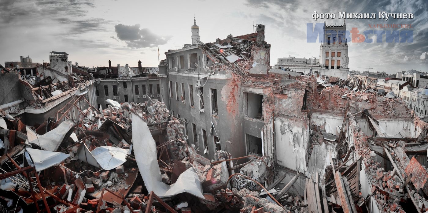 Как выглядит Дворец Труда в Харькове после российских обстрелов.