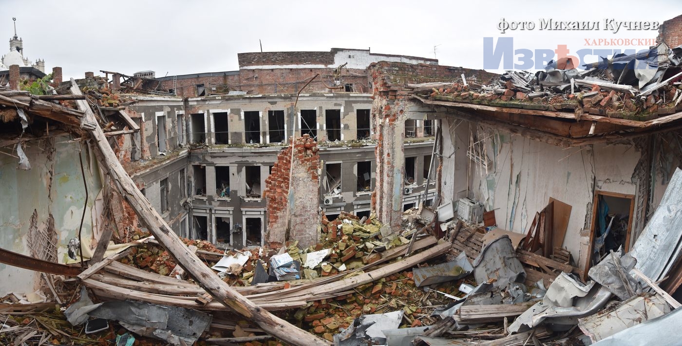 Как выглядит Дворец Труда в Харькове после российских обстрелов.
