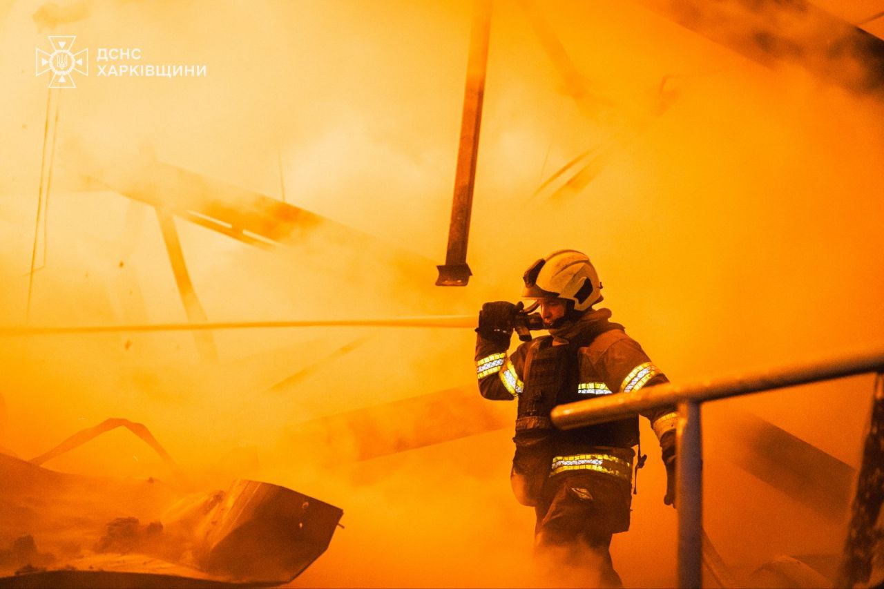 РФ нанесла ракетный удар по складам табачной фабрике под Харьковом.