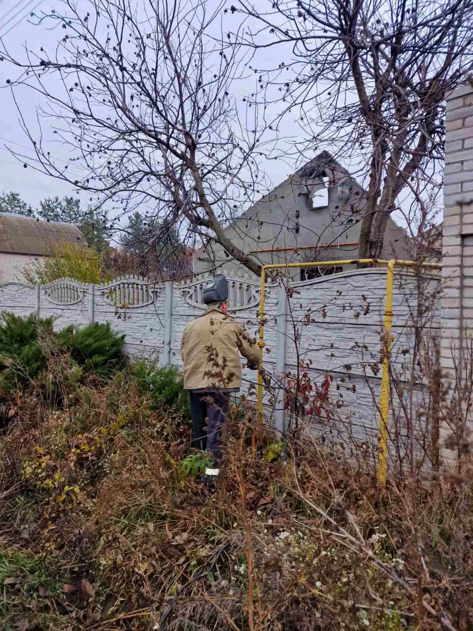 В Харькове газовщики восстанавливают газопроводы на улицах, где проходила линия обороны.