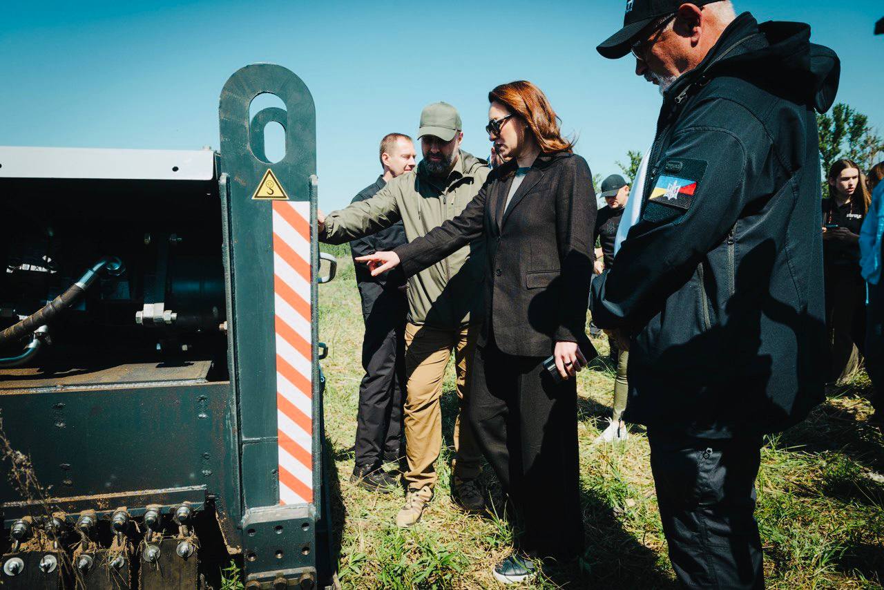 В Украине будут серийно выпускать харьковскую разработку – машину дистанционного разминирования.