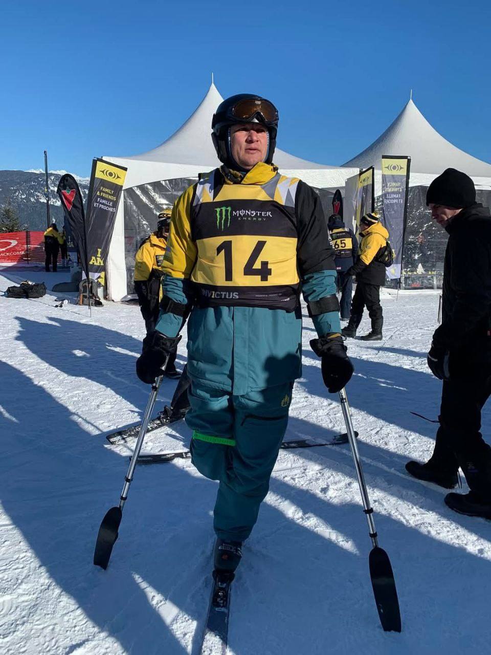 Боєць із Харківської області подарував вишиванку принцу Гаррі.