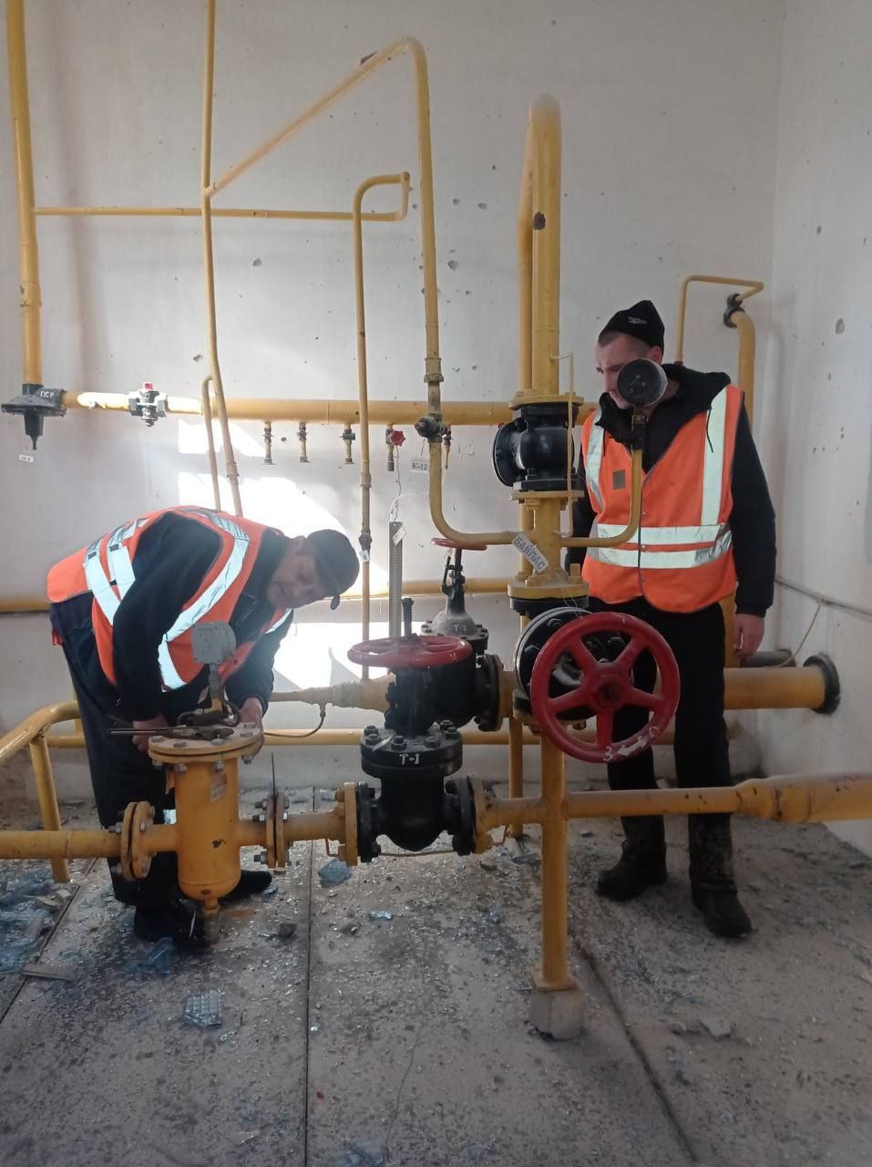 В Изюме и 15 селах района возобновляют газоснабжение.