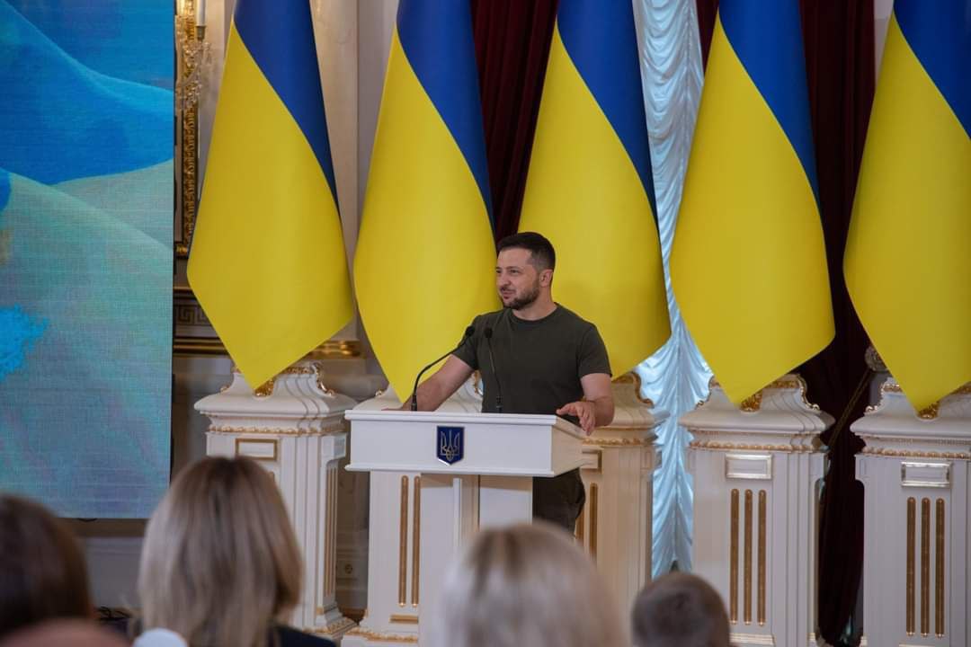 Накрив собою дитину під час обстрілу: президент нагородив 12-річного харків'янина.