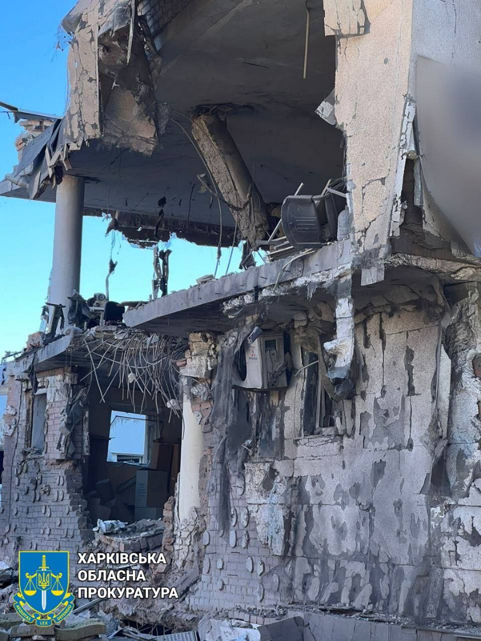 В Харькове российская ракета попала в гостиничный комплекс.