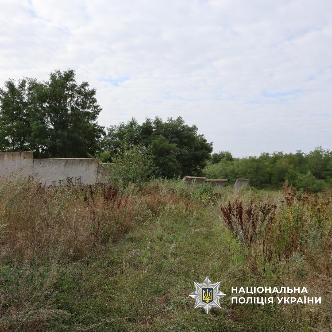 Под Харьковом зэк изнасиловал 15-летнюю девочку на кладбище.