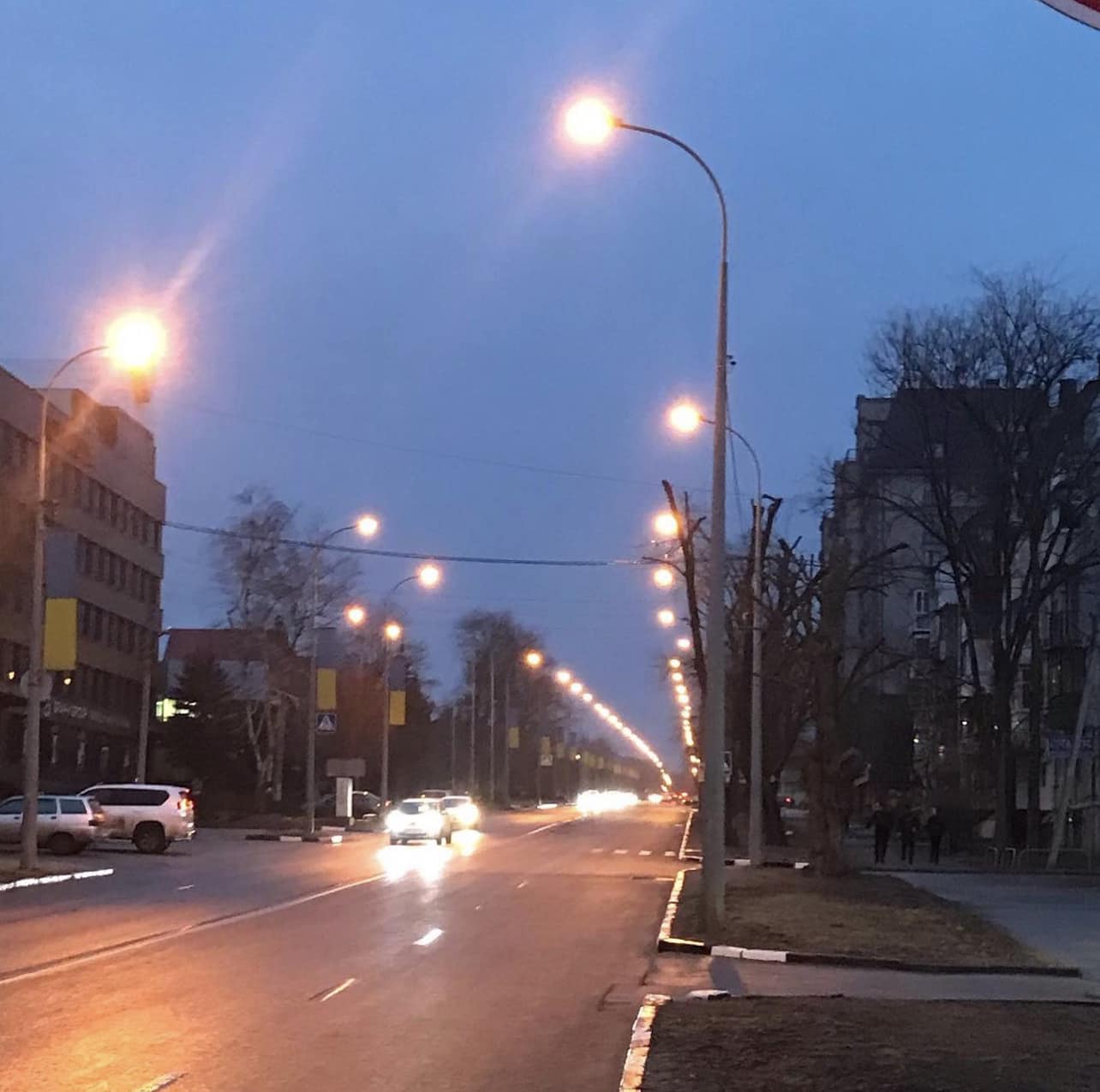 У Харкові вперше за рік увімкнули вуличне освітлення.