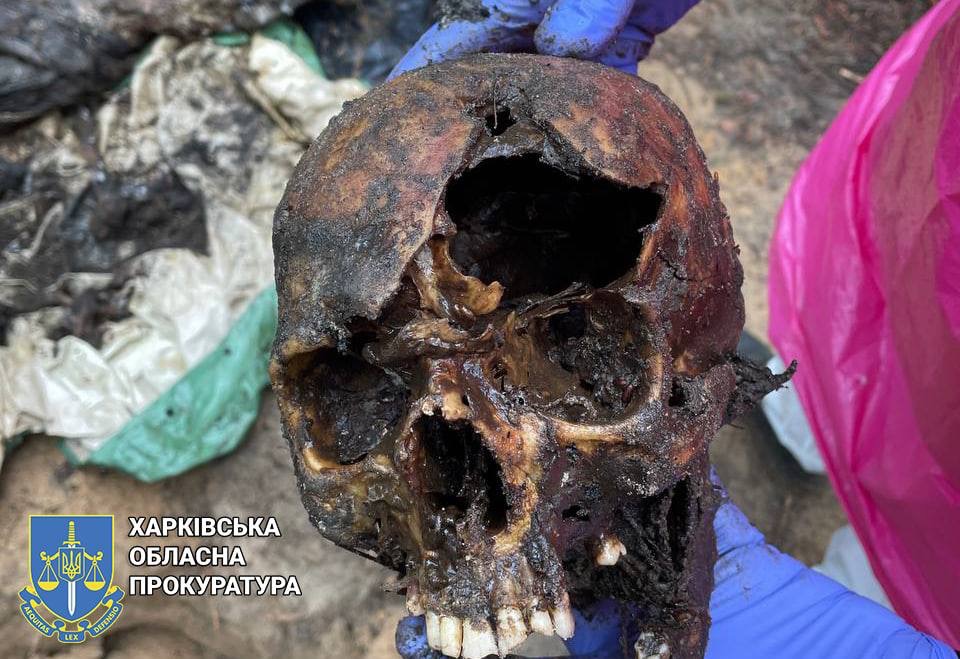 В Изюме завершили эксгумацию тел из массового захоронения.