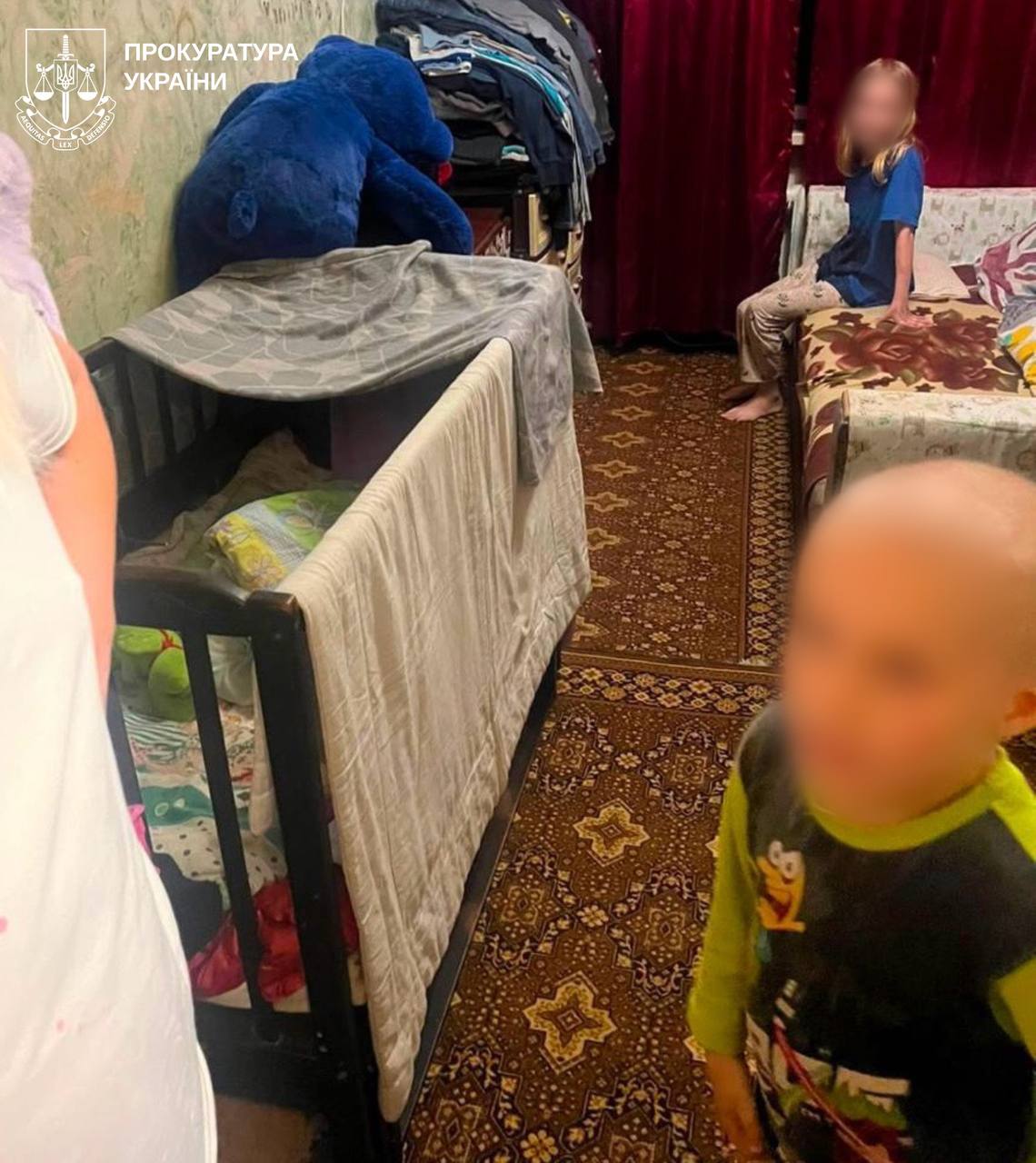 В Харькове у матери забрали детей после завирусившегося видео с побоями.