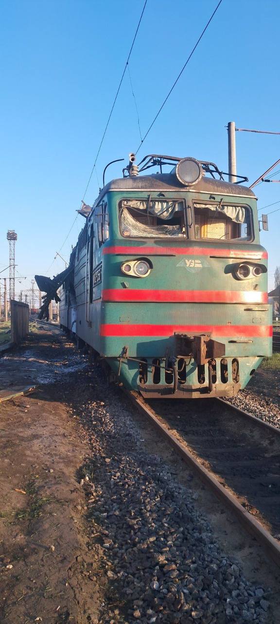 Вночі окупанти обстріляли об'єкти залізниці у Харківській області.