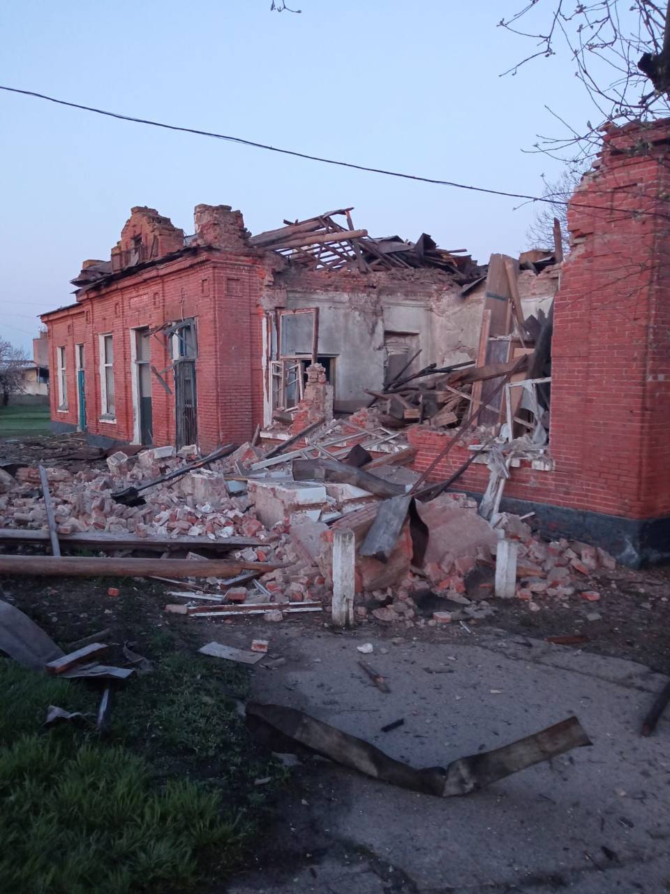 Вночі окупанти обстріляли об'єкти залізниці у Харківській області.