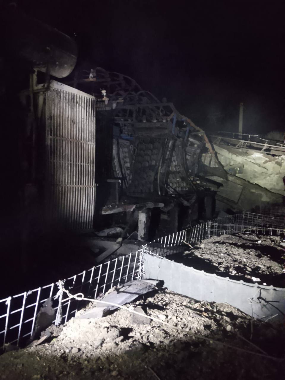 Вночі окупанти обстріляли об'єкти залізниці у Харківській області.