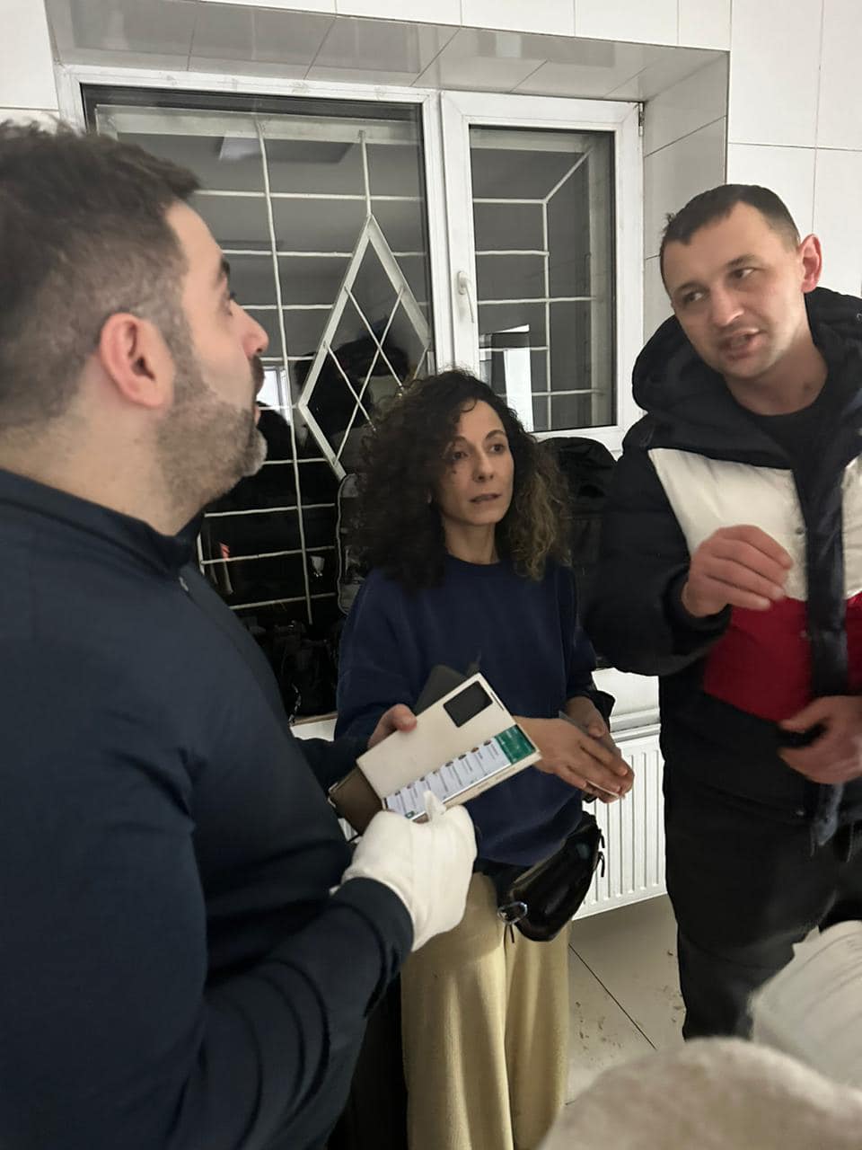 Постраждалі під час обстрілу журналісти підтвердили, що військових у готелі не було поліція.