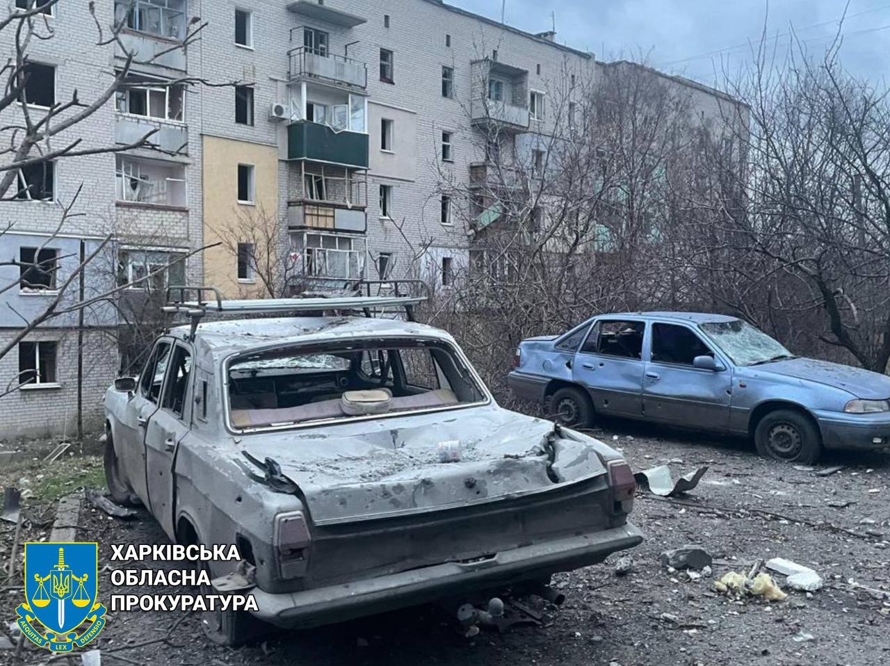 Не жалеют даже кладбище: оккупанты бьют по Купянску беспилотниками и авиабомбами.