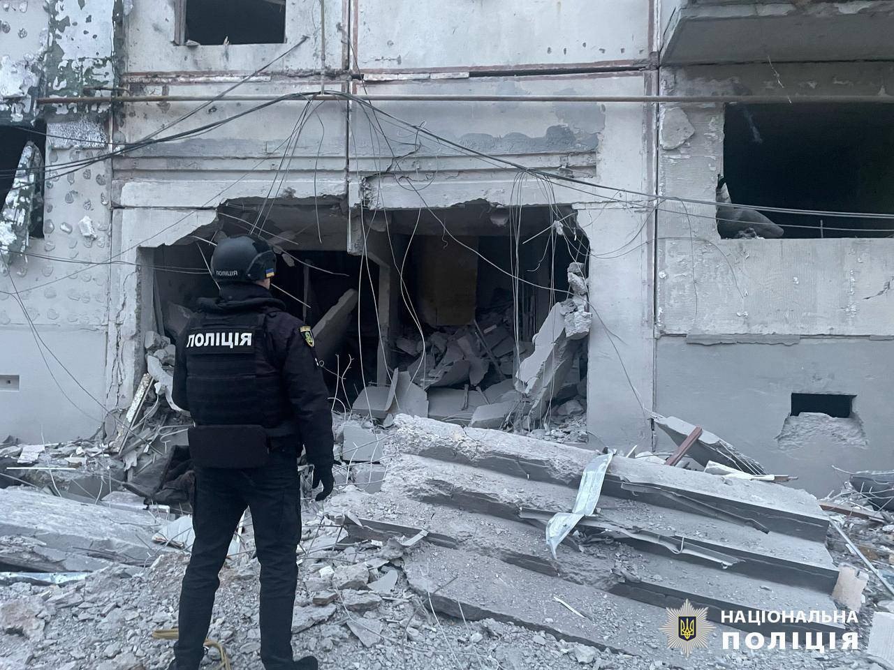 Не жалеют даже кладбище: оккупанты бьют по Купянску беспилотниками и авиабомбами.