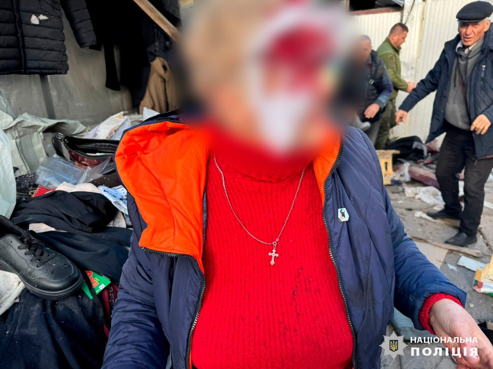 РФ ударила по рынку в Купянске термобарическим снарядом, есть погибшие и раненые.