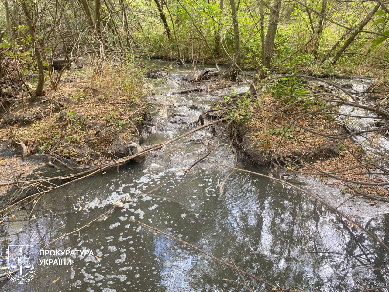 Предприятие в Индустриальном районе сливало канализацию на улицу.