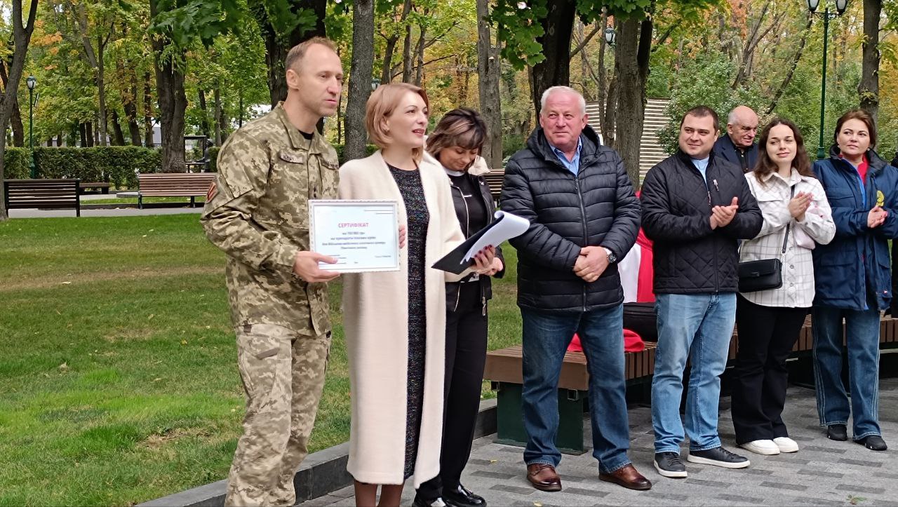 У саду Шевченка з'явилася клумба на честь донорів.