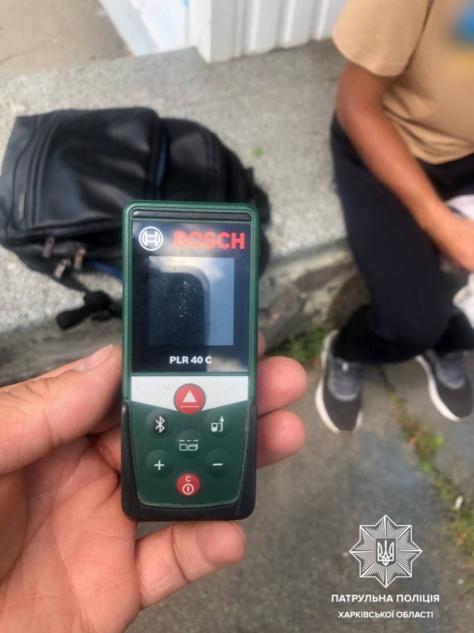 Корректировал огонь российской артиллерии и РСЗО: в Харькове патрульные задержали предателя.