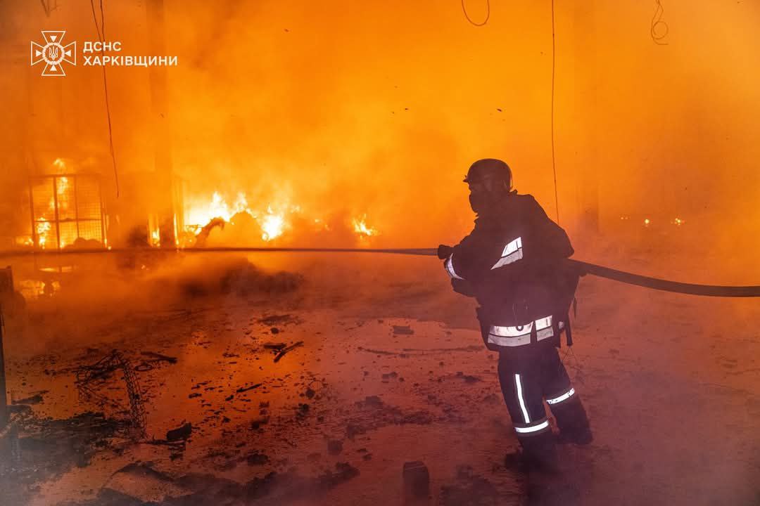 РФ ударила по почтовому терминалу под Харьковом.