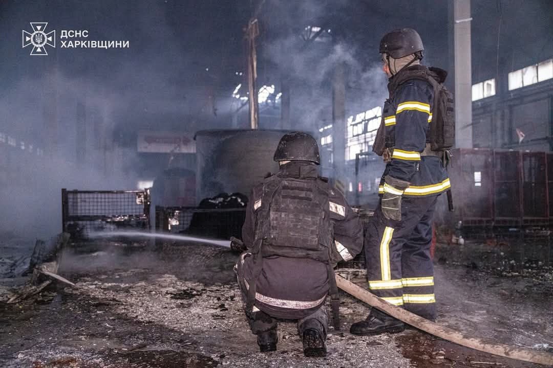 РФ ударила по почтовому терминалу под Харьковом.