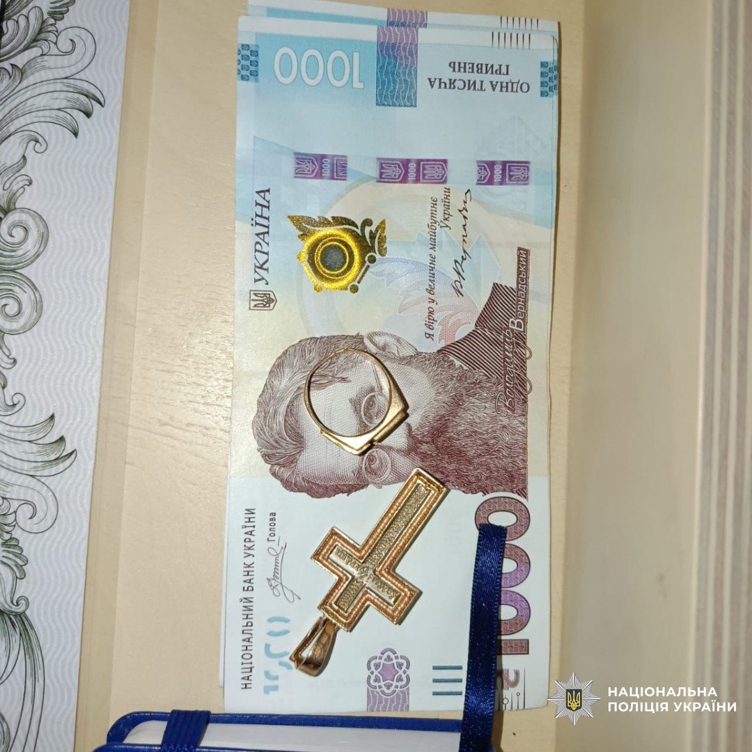 У Харкові друг сім'ї обікрав матір загиблого військового.