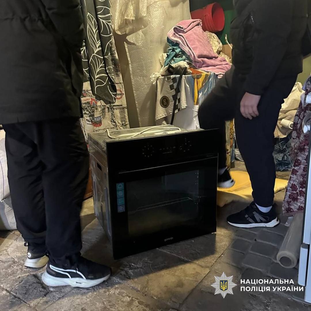 В Харькове разоблачили мародеров, которые обворовывали поврежденные обстрелами квартиры.