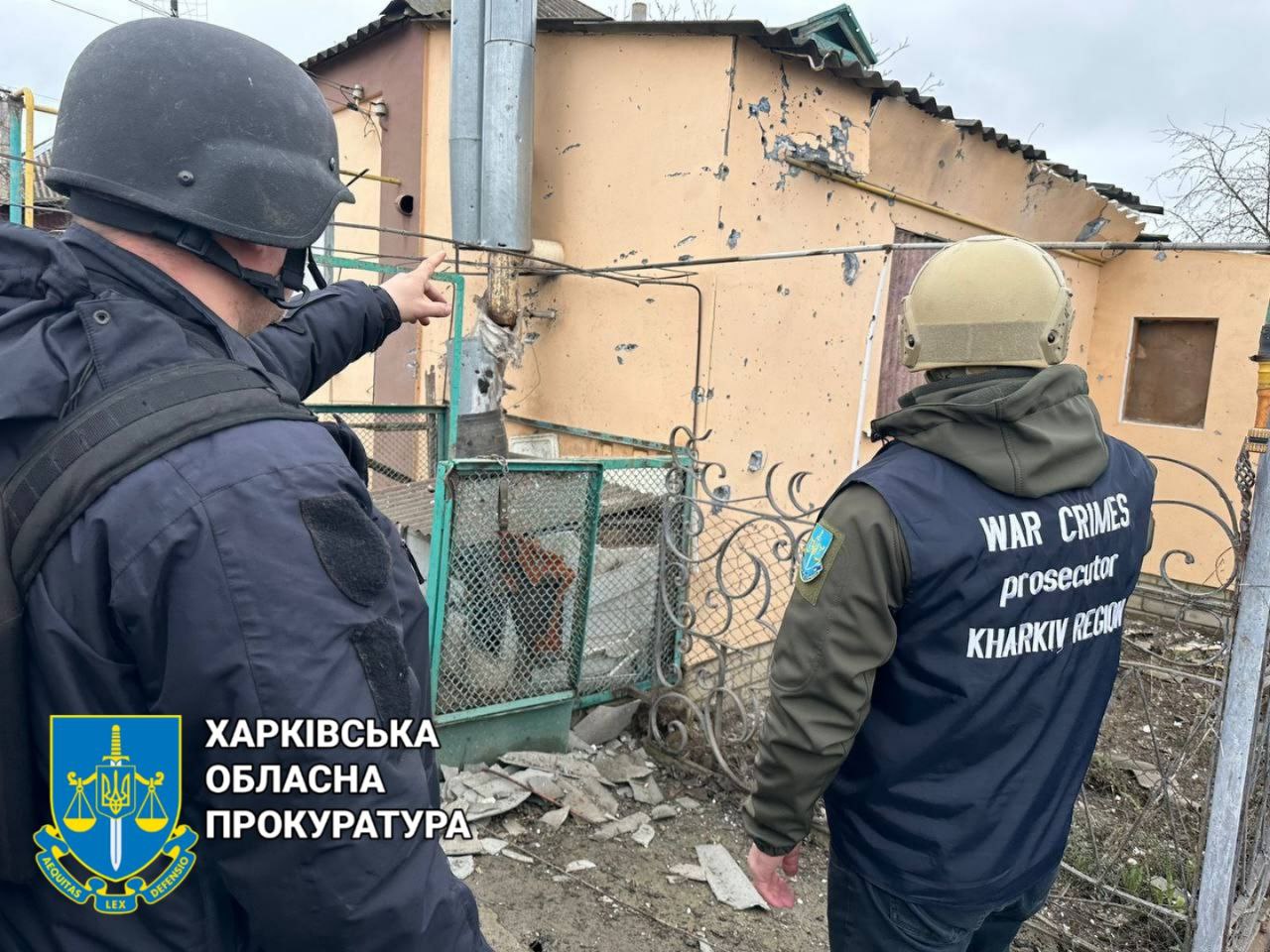 В прокуратуре показали последствия утреннего обстрела Купянска.