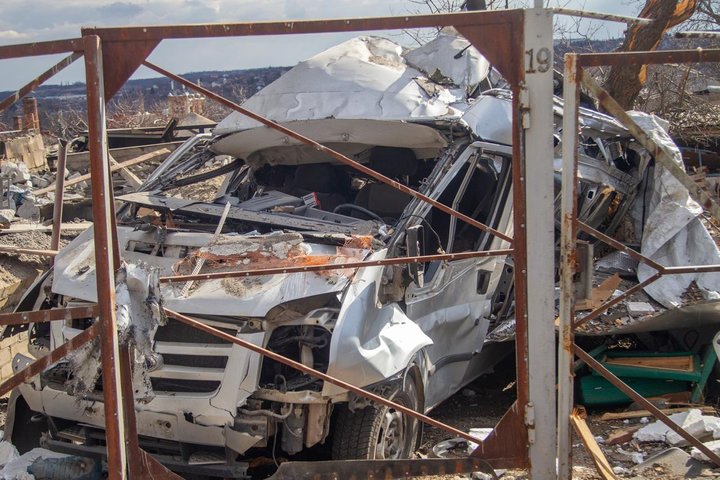 У Куп'янську шостий день намагаються повернути електрику після обстрілу.