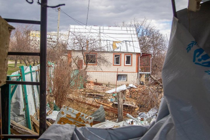 У Куп'янську шостий день намагаються повернути електрику після обстрілу.