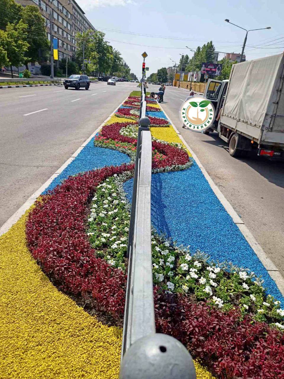 Как украсили проспект Науки в Харькове.