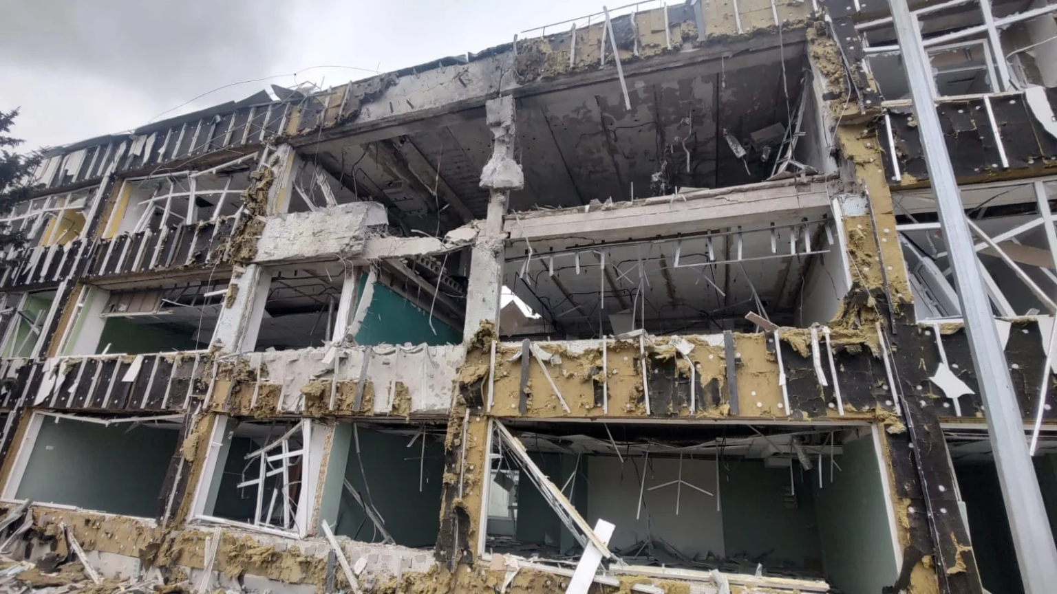 Фото пошкодженого ліцею.