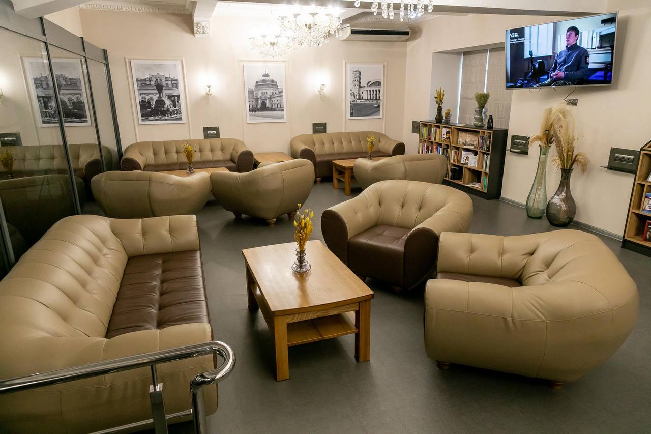 Укрзализныця открыла на харьковском вокзале лаунж "Читальня".