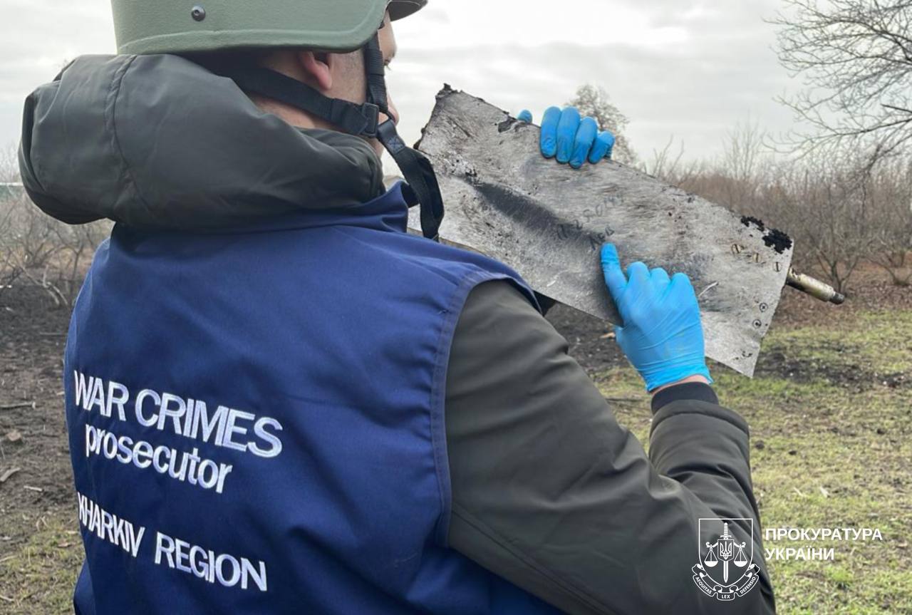 Окупанти обстріляли підприємство з виготовлення пам'ятників у Лозовій.