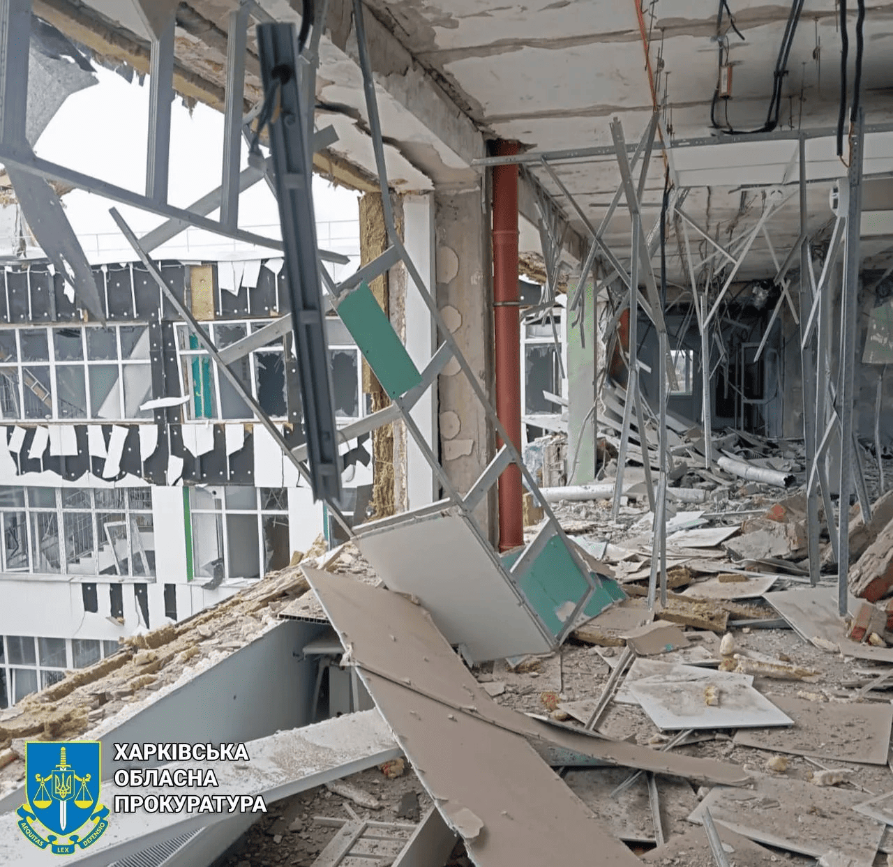 Зруйнований ліцей у Старому Салтівці.