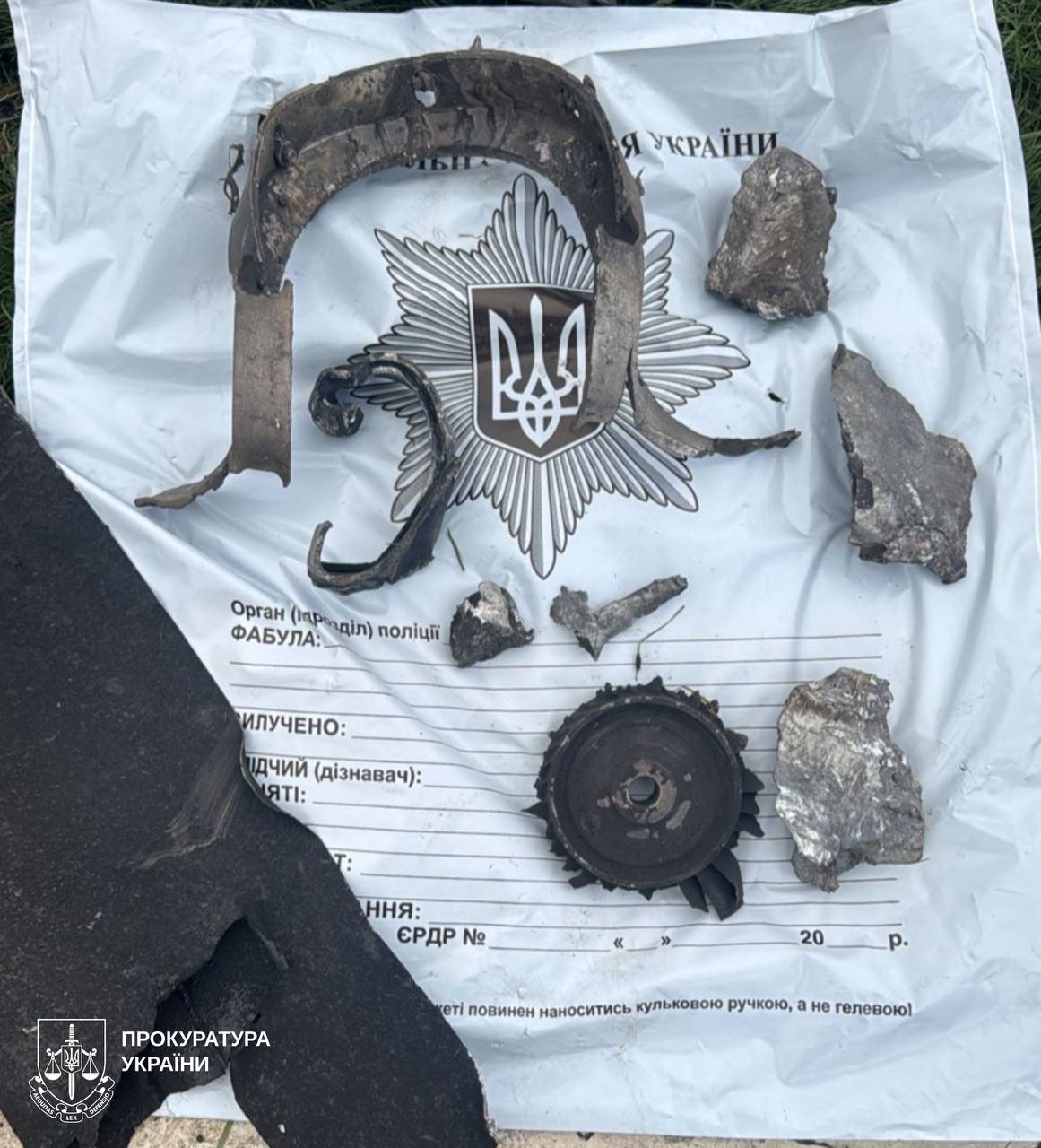 Окупанти обстріляли підприємство з виготовлення пам'ятників у Лозовій.