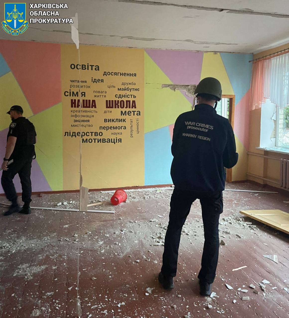 РФ ударила по ліцею у Лозовій.